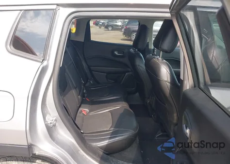 2018 Jeep Compass Latitude 4X4 from USA, damaged, VIN 3C4NJDBB7JT333325